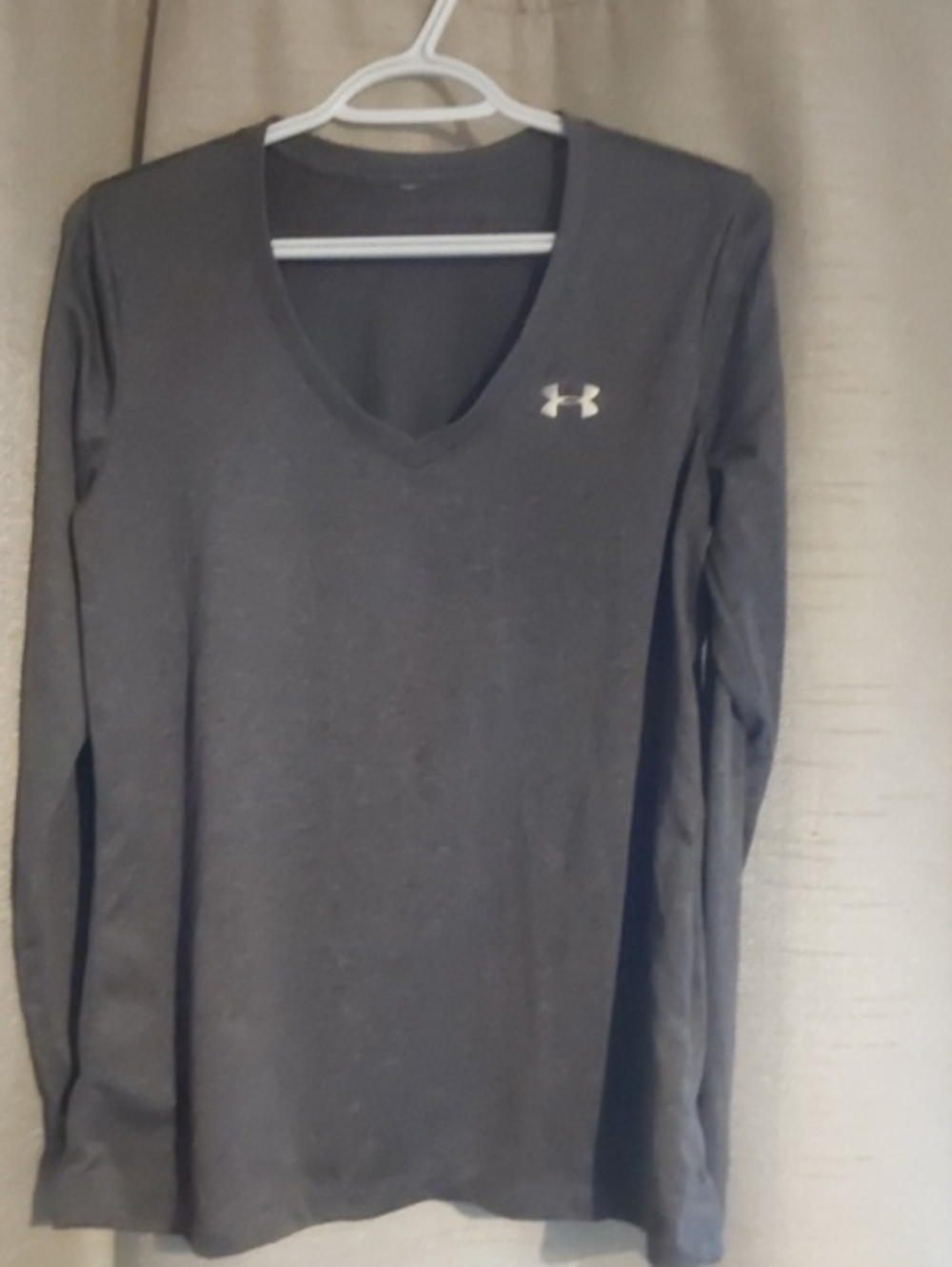 Under Armour Women's Black V-Neck Long Sleeve Performance Top